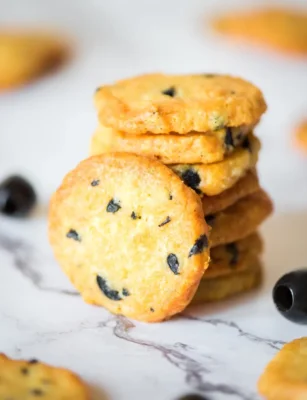 Savoury biscuits with black olives recipe